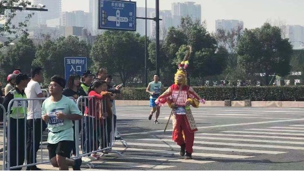杭州碟滤跑团“以梦为马”，2019梦想小镇半程马拉松走起